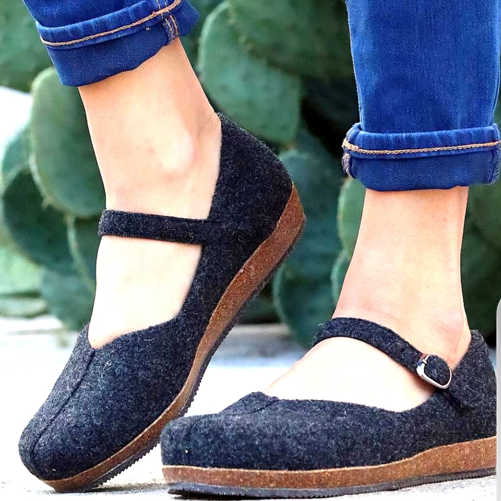 Stylish Black Flats with Strap
